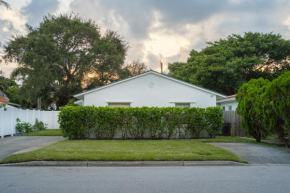 The Peacock Bungalow Near Fort Lauderdale Beach!
